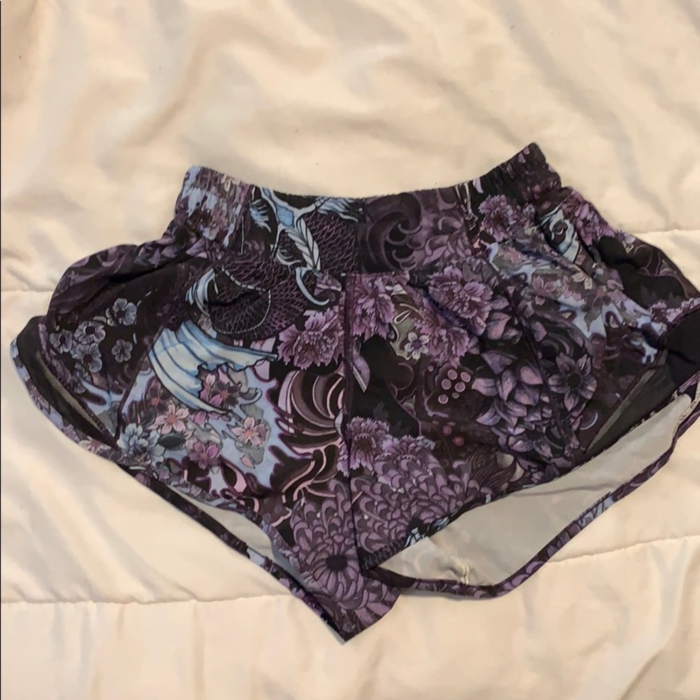 Lululemon Hotty Hot shorts size 4